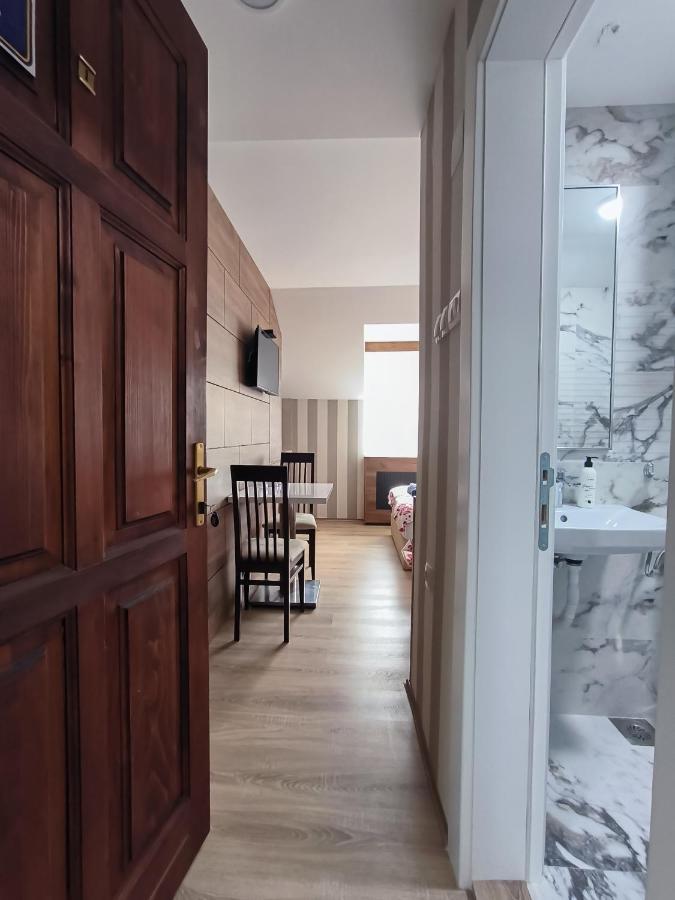 Studio Apartments Maksimovic Nisz Zewnętrze zdjęcie