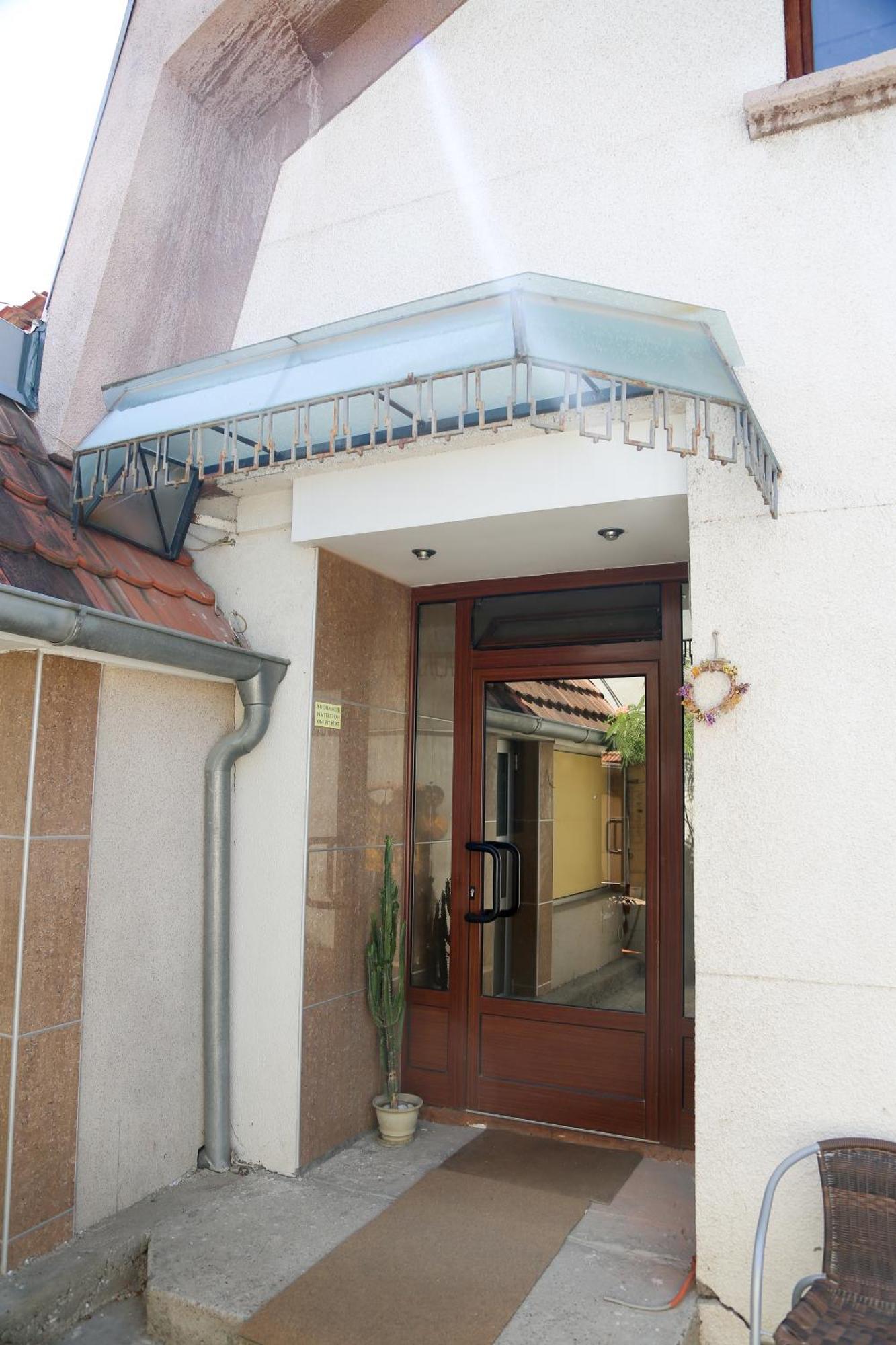Studio Apartments Maksimovic Nisz Zewnętrze zdjęcie